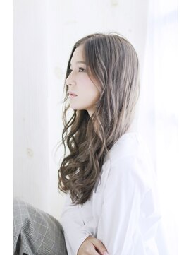 リーニアプラスエヌ(LINHA +n) 20代30代40代　愛されフェザーロング【長浜】