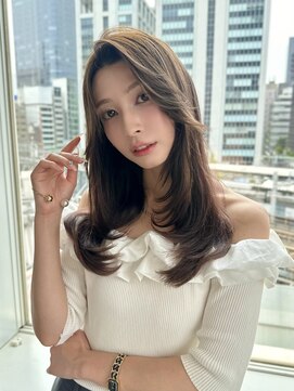 バイオレット ナゴヤ(Violet Nagoya) 内巻きレイヤーロングレイヤーオリーブベージュブリーチなし