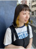 インナーカラーイヤリングカラーイエローカラー外ハネミディアム