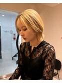 ショートレイヤーボブ顔周りレイヤーカットウルフボブハイトーン