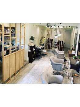 【3席/当日予約OK】YUMEシャンプー台でうっとりと癒しの時間を。白を基調とした落ち着いたこわだりの店内◎