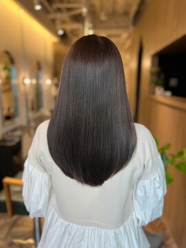 ソエル(Soell) 髪質改善 レイヤーカット オリーブカラー ツヤ髪 20.30代女性