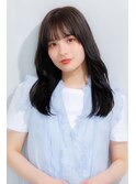 レイヤーを活かしたナチュラルくびれスタイル