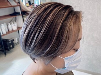 コンフィバイアーティス(Confi by Artis)の写真/ハイライトや艶カラーで立体感のあるスタイルに♪透明感とツヤ感のあるカラーで、理想の色味を実現!