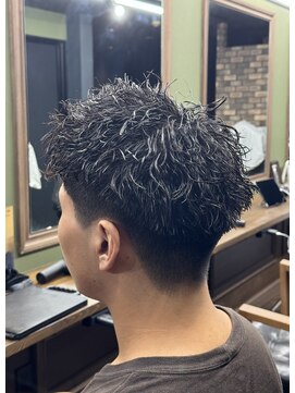 スパイキーショートパーマ