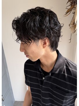 ネクストフォーヘアー(NEXT for hair) センターパート　シャドウパーマ　ルーズパーマ　メンズ