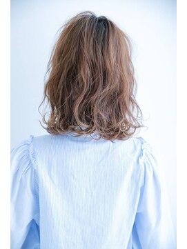 ニューヨークニューヨーク 梅田茶屋町店(NYNY) 外国人風ゆる巻きミディアムヘア