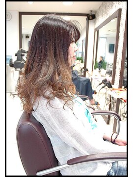 メタ(META) 外国人風グレージュカラーのグラデーションカラー