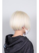 クリップ ジョイント ゴッド(CLIP JOINT GOD) ホワイトショートボブ♪