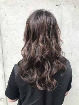 ロカ(Roca) 立体感のあるハイライト×ロングウェーブ