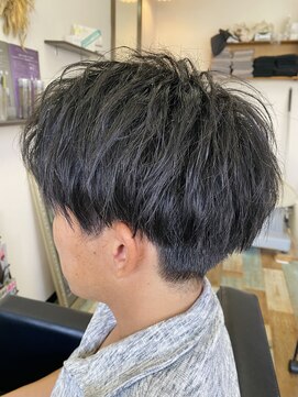 ハピネス(Happiness) ツイストスパイラル×センターパートマッシュ