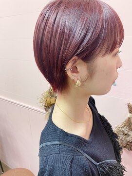 イルウィ(irwi) 【トレンド】ワインレッドカラー　マッシュショートヘア