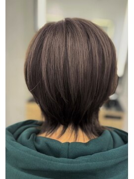 アンジュールヘアーワークス(1//jour hairworks) フルチップハイライトで作るグレイアッシュ