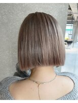 フィル 横浜(fil) ボブ_切りっぱなしボブグレージュ