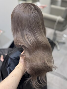 アール 横浜(R) 【ユゲミナミ】ブリーチ2回~*ミルクティーグレージュ