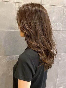 美々百花 ザスパ(美々百花 theSPA) ロングヘア シークレットハイライト オリーブグレー 30代 40代