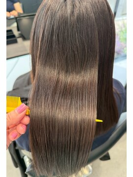 ルスリー 横浜店(Lsurii) 横浜駅/髪質改善縮毛矯正/黒髪/小顔