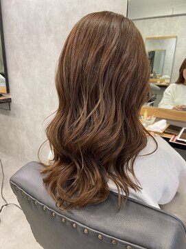 クラン 岡本(Chlan) ミルクティーベージュ×ロング やわらかニュアンスウェーブ