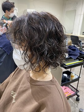 エル(EL by green) 《tomi》切りっぱなしボブ×ハードパーマ