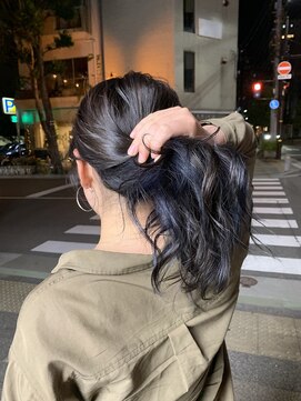 サロン ド ロイ(Salon de Roi) くくっても可愛いブルーインナーカラー☆