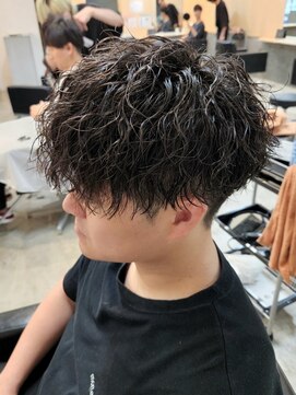 ヒュイル バイ ニアウ(Hwyl by Niau) メンズマッシュパーマツイストスパイラルパーマニュアンスパーマ