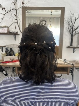 ラウラアンドロー(LAURA&RO) 結婚式や入学式に、アレンジハーフアップ