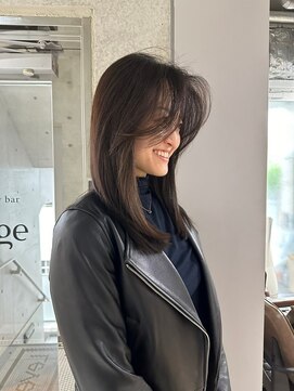 リバレッジ 白金(Leverage) 海外大人セミロングレイヤー:Kaede Kotaki