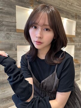 アイヴィ 表参道(IVY) 透明感グレージュカラーくびれヘア【肥田亜沙美】