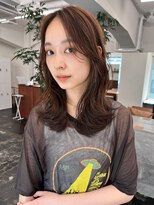 外ハネくびれミディアムレイヤーカット