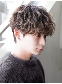 スーツ短髪ツーブロック束感モテる黒髪シークレットパーマ流行