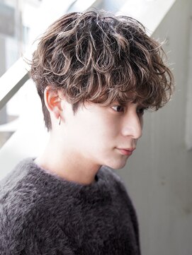 カライング(ing) スーツ短髪ツーブロック束感モテる黒髪シークレットパーマ流行