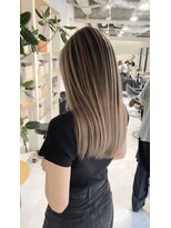 フリーク(FLEEK)&nbsp;バレイヤージュ　全頭ブリーチ1～2回　ベージュカラー