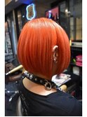 原色オレンジ前下がりショートボブ