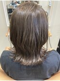 やわらかアッシュベージュ×外はねミディアム_TREAT妙典