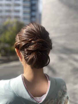 ヒトトセ(Hitotose) 大人のまとめ髪スタイル