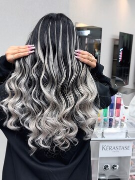 エミーバイモアムー(Emmie byMoremuu) 【ギャルの救世主】シルバーグラデーションエクステ