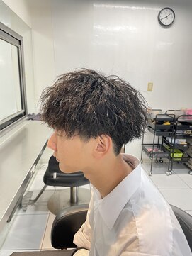 アイズ 海老名(AIZU) ツイストスパイラル ツイストパーマ 縦落ちパーマ 眉毛