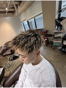 ビハインドザカーテン(BEHIND THE CURTAIN) フェード×ツイストパーマ