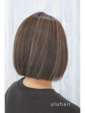 白髪ぼかしハイライト×コンパクトボブ