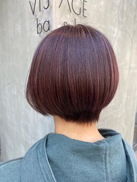 ピンクレッドの発色が可愛い垢抜けショート