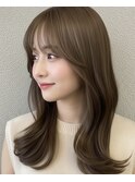 毛先に厚みを残したライン。まとまりを重視した潤いヘア