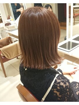 ユーフォリア 渋谷グランデ(Euphoria SHIBUYA GRANDE) 切りっぱなしボブ×ハニーピンクブラウンカラー