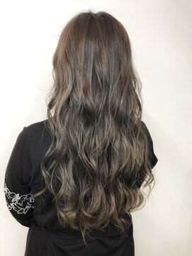 バズ ビー(BUZZ Bee) 【梅田】アディクシーカラー×グレージュ