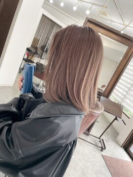 ナンバーファイブ(NUMBER FIVE) グレージュカラー