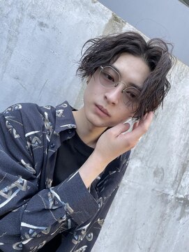 テトラ バイ ネオリーブ 横浜西口店(tetra by neolive) 横浜★センターパートの縦落ちスパイラル