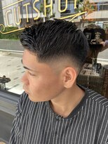 フォーコーナーズ(Four Corners)&nbsp;スキンフェード／フェザーアップ／クロップスタイル