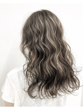 アオアクア バイ グルグル 小岩店(ao akua by GULGUL) グレーベージュ 外国人風 ミルクティーグレージュ 小岩