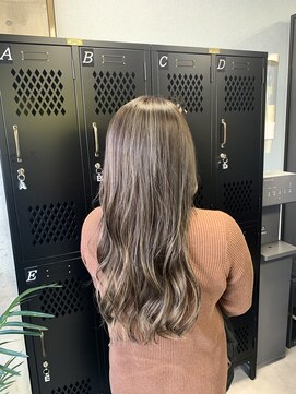 アンビシャス 昭島 寒色ベージュハイライト×巻き髪ロング