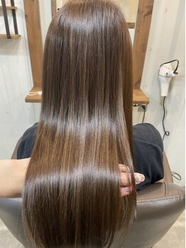 ヘアーサロン リベット(hair salon Libett)の写真/【HPB AWARD 2025 ベストサロン部門  注目サロン選出】白髪を活かしたカラーもメテオで育てるサラ艶髪も◎
