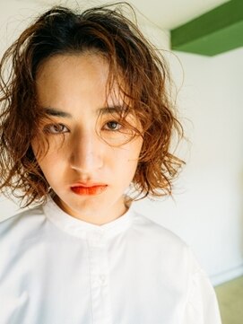 キューブ(HAIR MAKE Cube) ミディアムパーマ